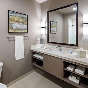 King Suite Bath Tub Disability Access